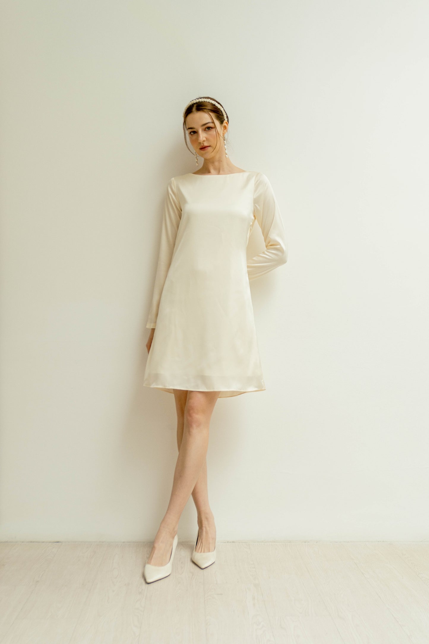 Audrey Long Sleeves Backless Mini Dress