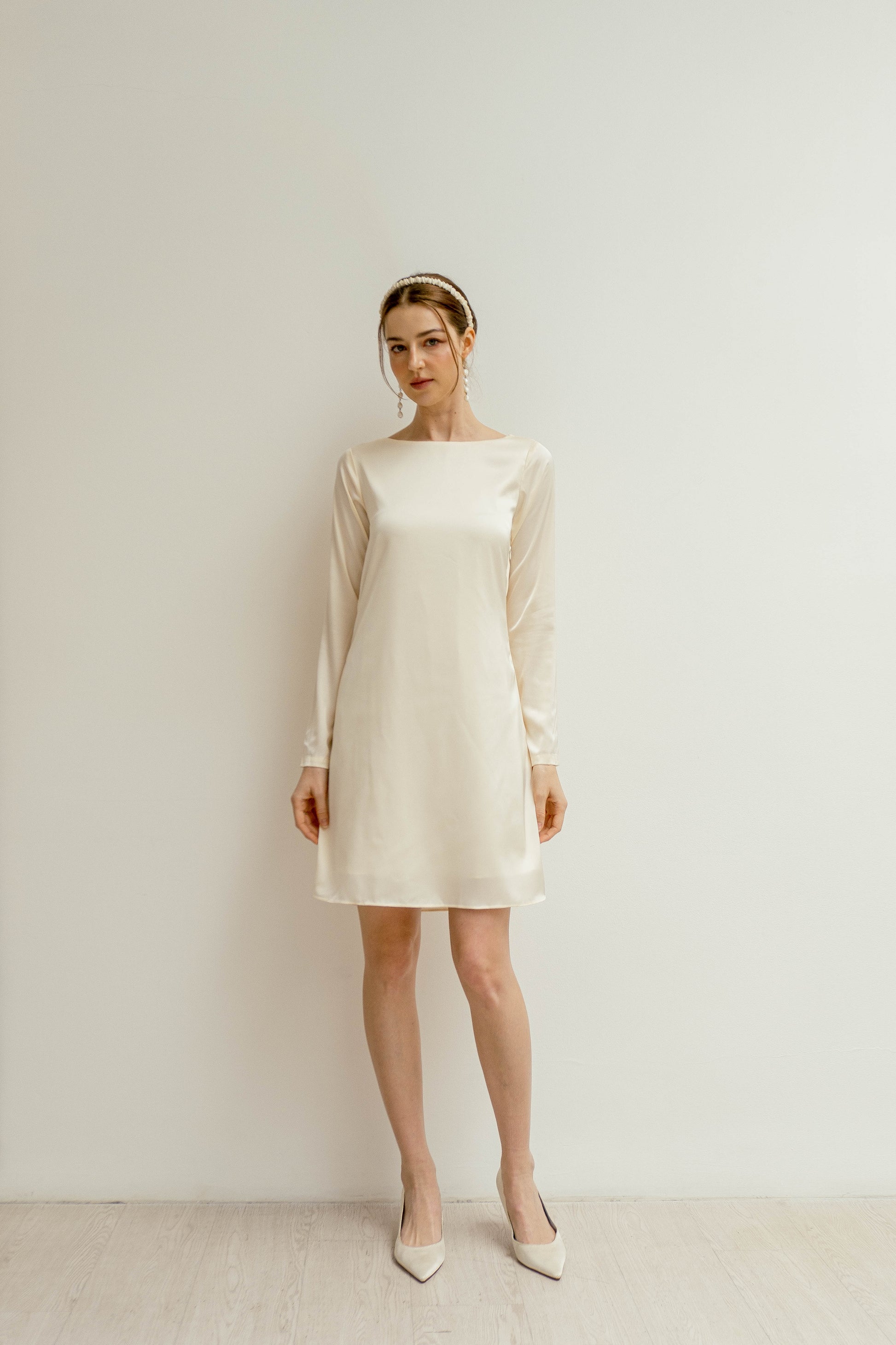 Audrey Long Sleeves Backless Mini Dress Noire Audrey Long Sleeves Backless Mini Dress Noire