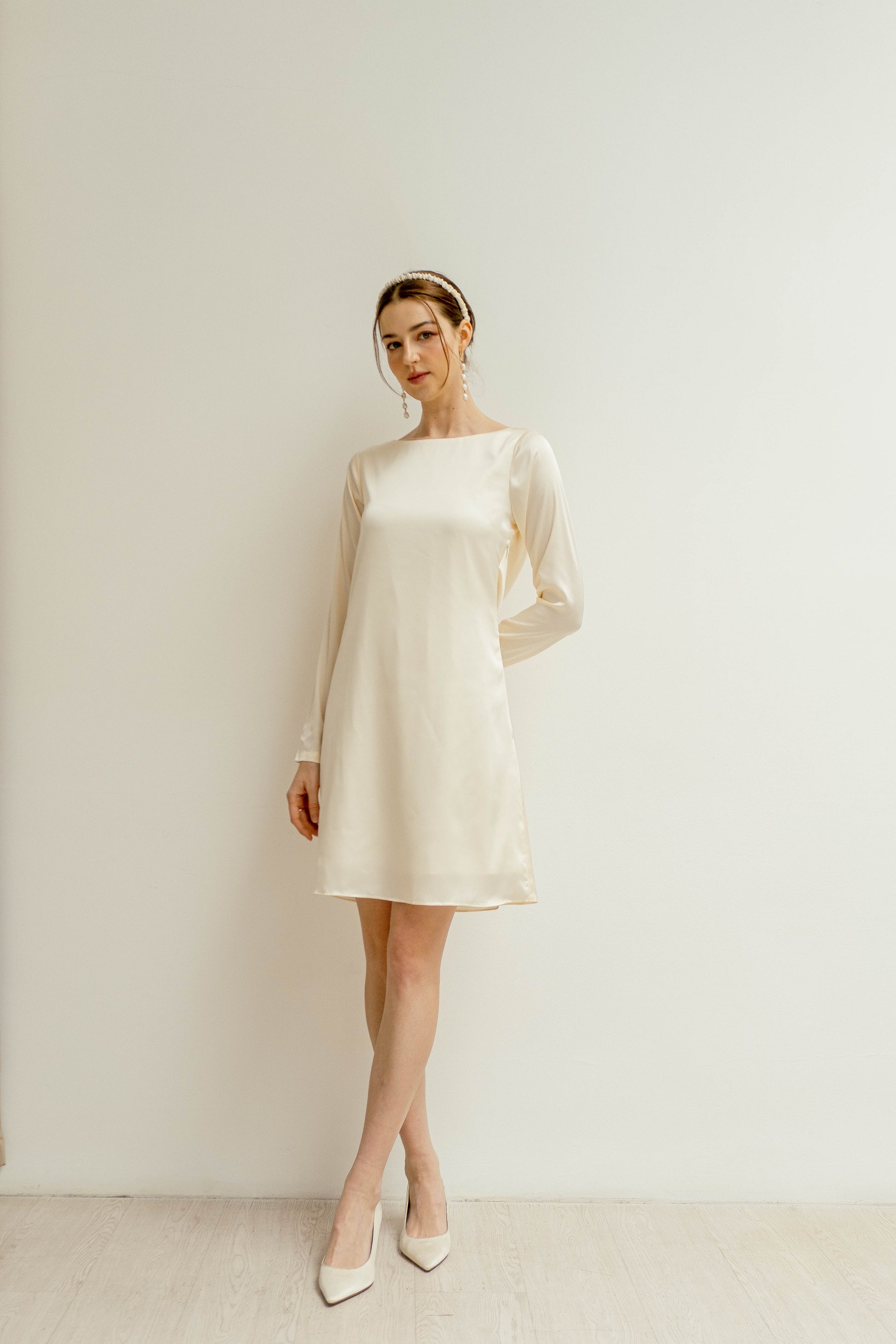 Audrey Long Sleeves Backless Mini Dress Noire Audrey Long Sleeves Backless Mini Dress Noire