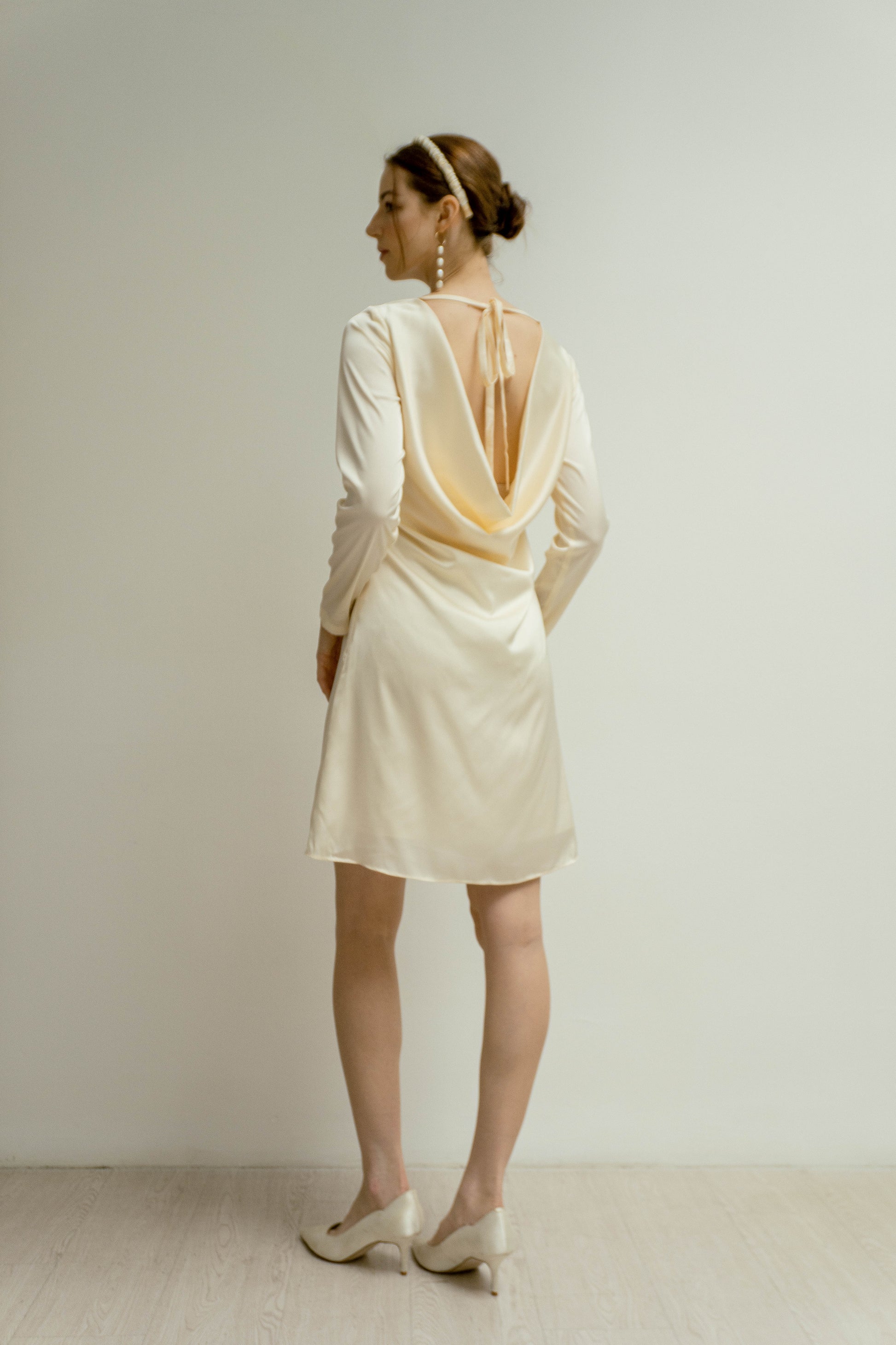 Audrey Long Sleeves Backless Mini Dress Noire Audrey Long Sleeves Backless Mini Dress Noire