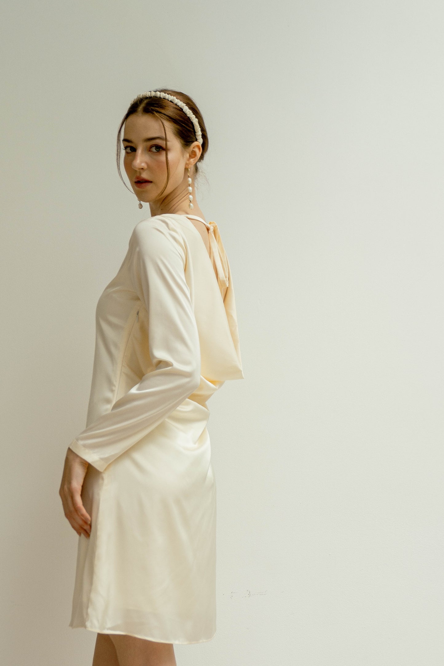Audrey Long Sleeves Backless Mini Dress